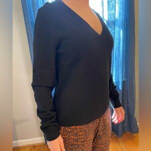 GAP Classic Black V-Neck Pullover